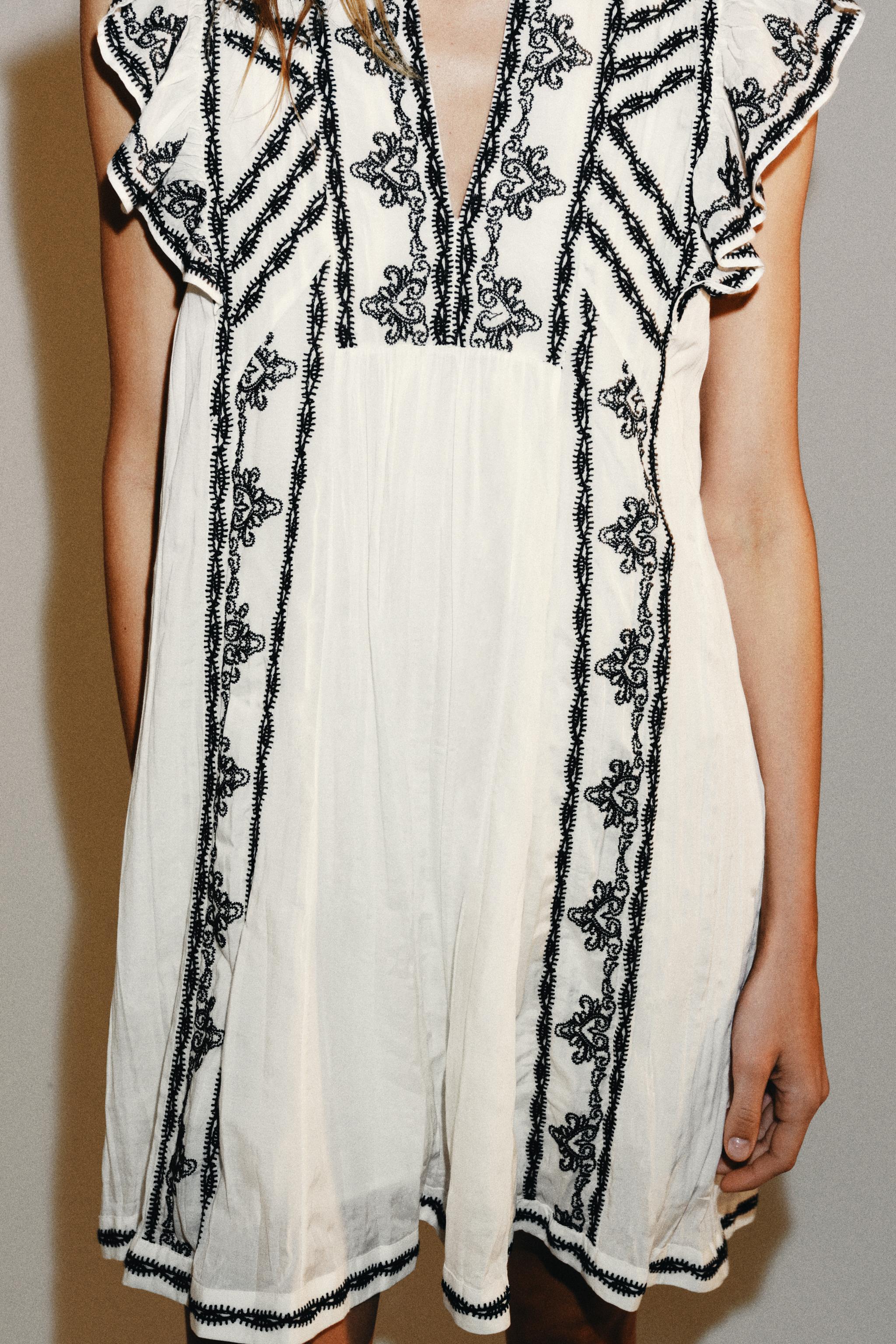 ROBE BRODERIES CONTRASTE ZW COLLECTION